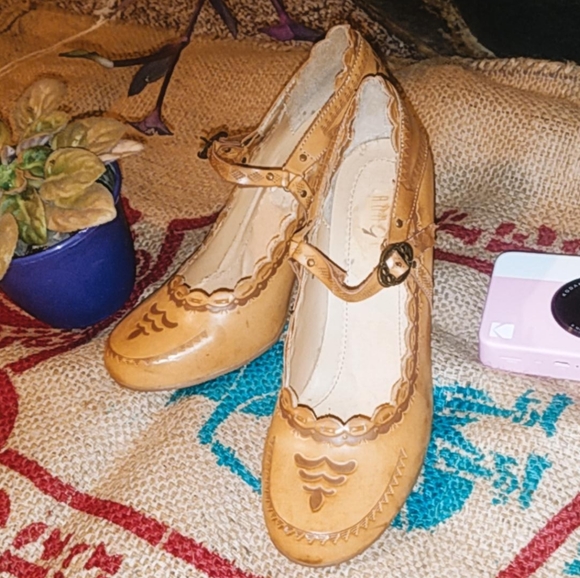 Vintage hand tooled leather heel - Picture 4 of 5